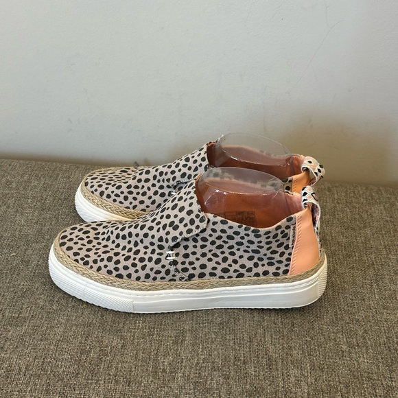 Hey Dude Women's Peyton slip-on shoes in a cheetah print pattern Size 7 - Picture 3 of 9